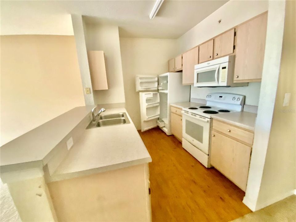 For Rent: $1,400 (1 beds, 1 baths, 820 Square Feet)