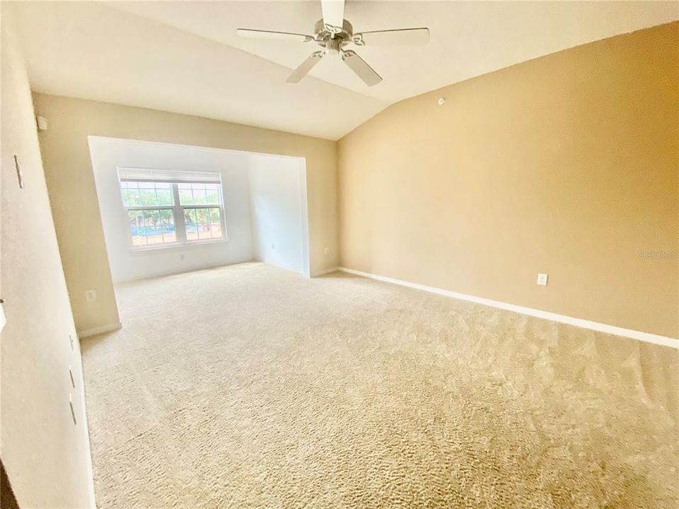For Rent: $1,400 (1 beds, 1 baths, 820 Square Feet)