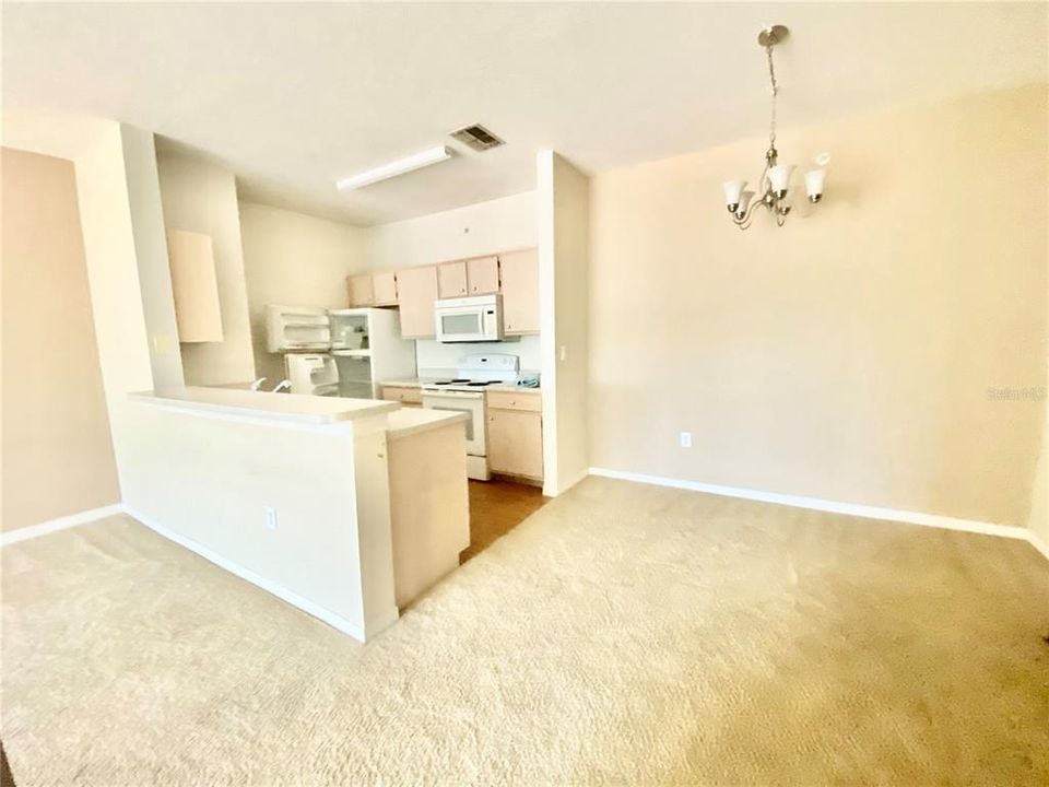 For Rent: $1,400 (1 beds, 1 baths, 820 Square Feet)
