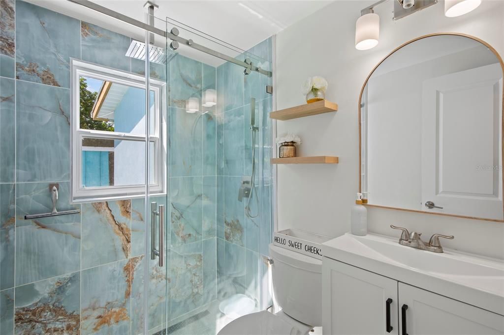 For Sale: $375,000 (2 beds, 1 baths, 1030 Square Feet)