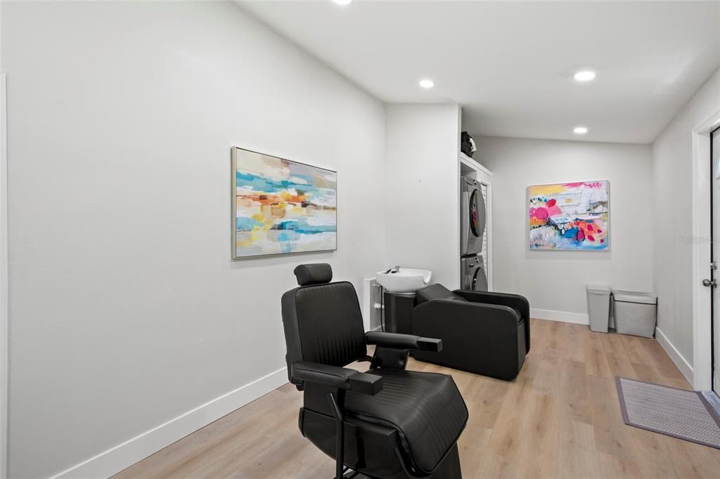 For Sale: $375,000 (2 beds, 1 baths, 1030 Square Feet)