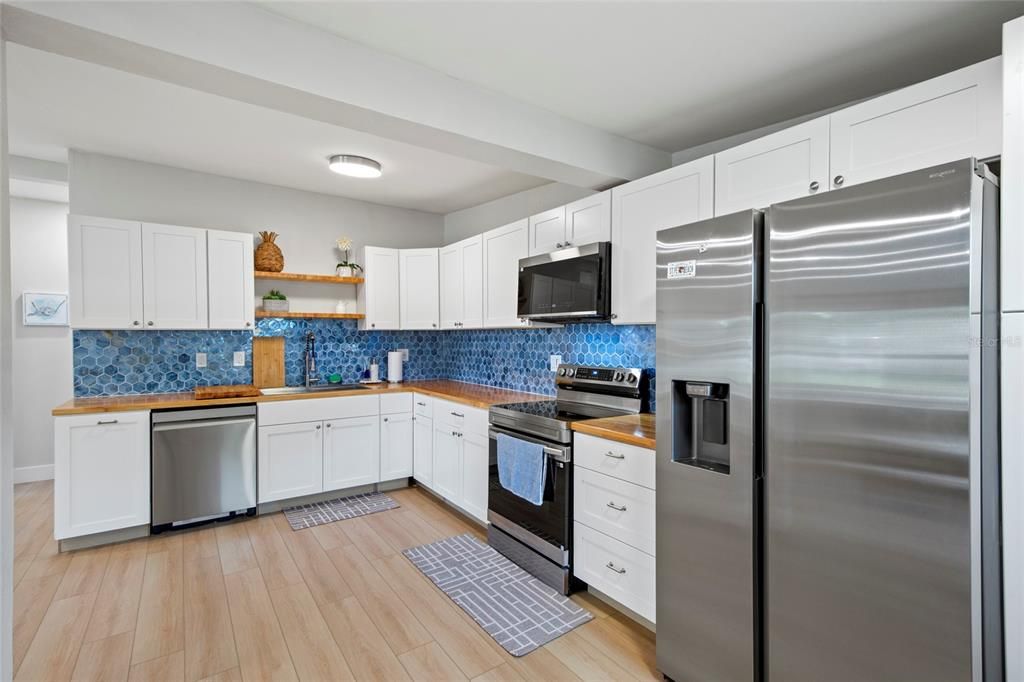 For Sale: $375,000 (2 beds, 1 baths, 1030 Square Feet)