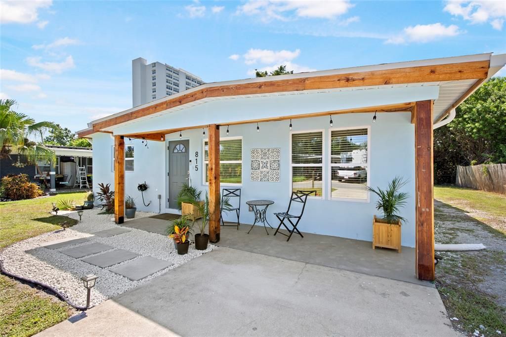 For Sale: $375,000 (2 beds, 1 baths, 1030 Square Feet)