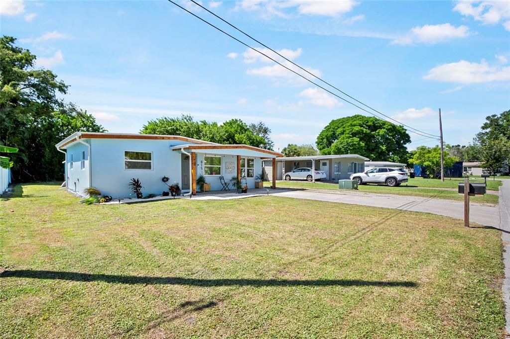 For Sale: $375,000 (2 beds, 1 baths, 1030 Square Feet)