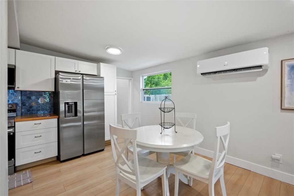 For Sale: $375,000 (2 beds, 1 baths, 1030 Square Feet)
