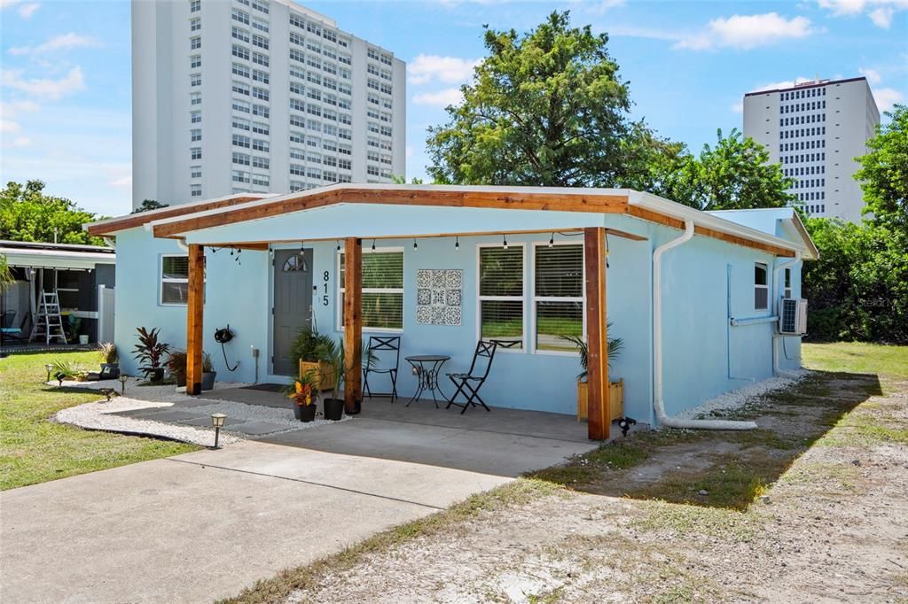 For Sale: $375,000 (2 beds, 1 baths, 1030 Square Feet)