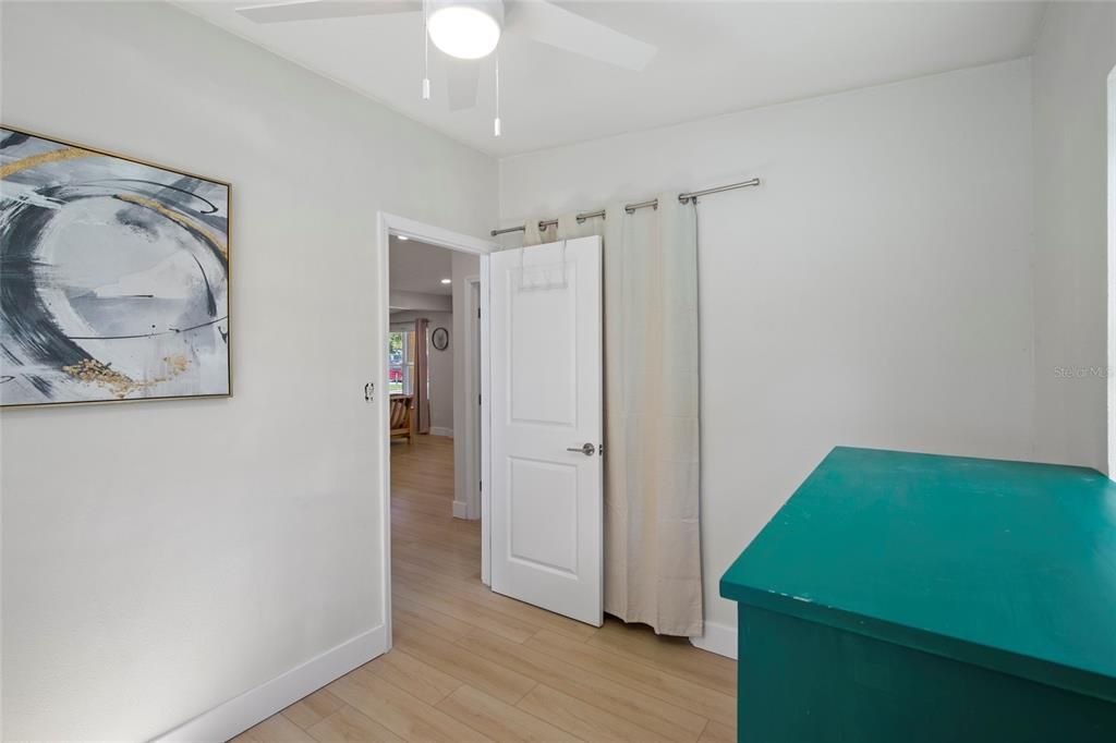 For Sale: $375,000 (2 beds, 1 baths, 1030 Square Feet)