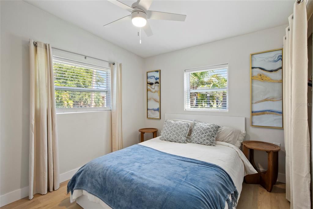 For Sale: $375,000 (2 beds, 1 baths, 1030 Square Feet)