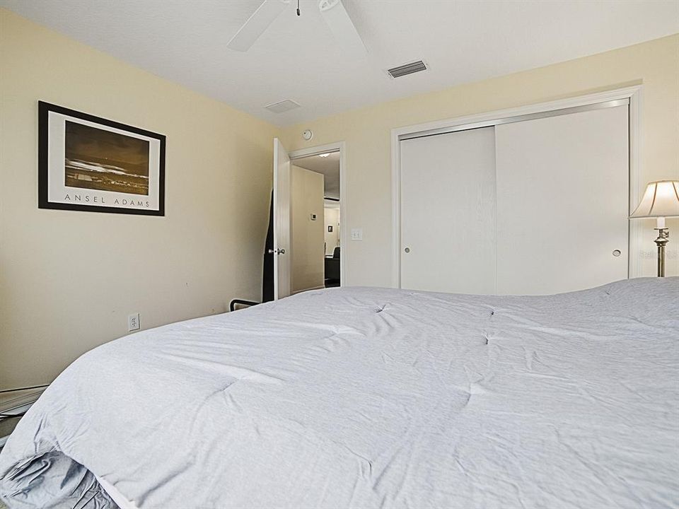 En Venta: $298,000 (2 camas, 2 baños, 1130 Pies cuadrados)