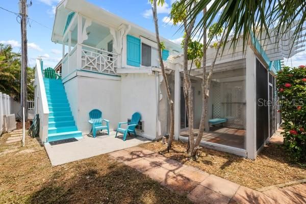 Active With Contract: $1,499,000 (2 beds, 3 baths, 1696 Square Feet)