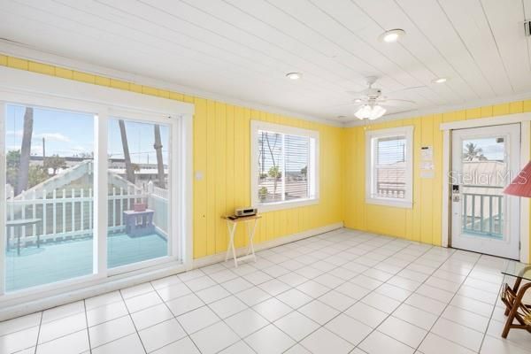 Active With Contract: $1,499,000 (2 beds, 3 baths, 1696 Square Feet)