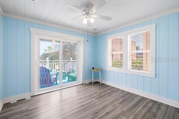 Active With Contract: $1,499,000 (2 beds, 3 baths, 1696 Square Feet)
