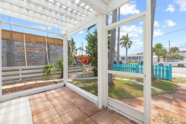 Active With Contract: $1,499,000 (2 beds, 3 baths, 1696 Square Feet)