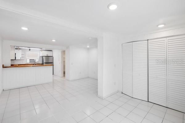 Active With Contract: $1,499,000 (2 beds, 3 baths, 1696 Square Feet)