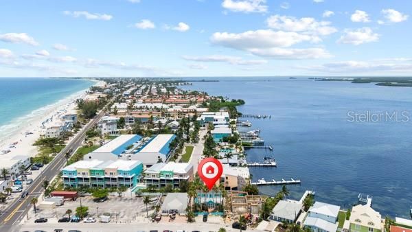 Active With Contract: $1,499,000 (2 beds, 3 baths, 1696 Square Feet)