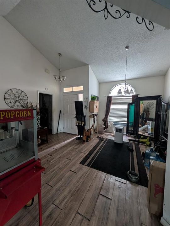 На продажу: $379,900 (4 спален, 3 ванн, 2101 Квадратных фут)