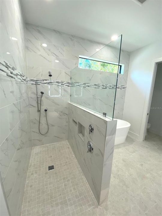 En Venta: $2,499,000 (5 camas, 5 baños, 4623 Pies cuadrados)