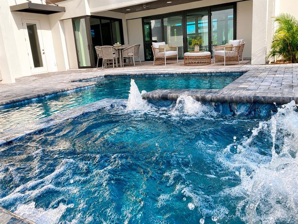 En Venta: $2,499,000 (5 camas, 5 baños, 4623 Pies cuadrados)