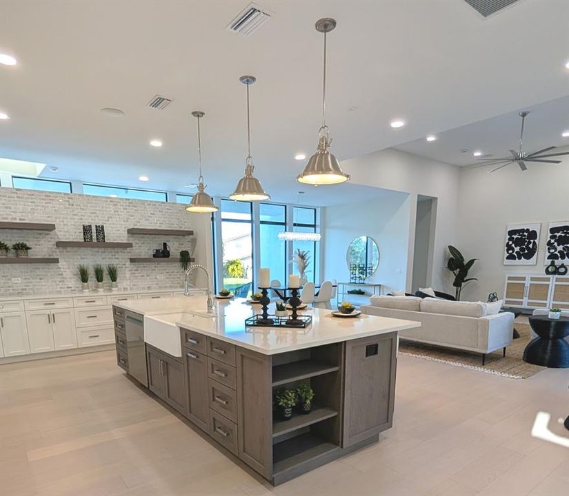 En Venta: $2,499,000 (5 camas, 5 baños, 4623 Pies cuadrados)