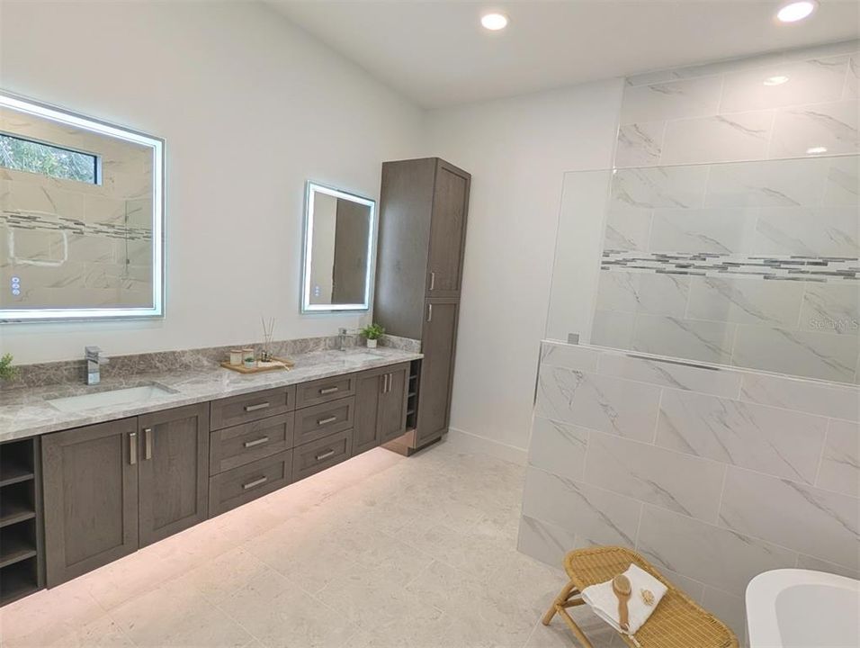 En Venta: $2,499,000 (5 camas, 5 baños, 4623 Pies cuadrados)