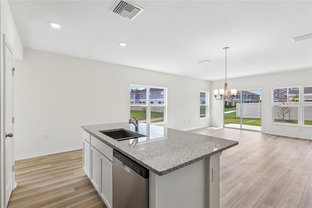 En Venta: $245,945 (3 camas, 2 baños, 1685 Pies cuadrados)
