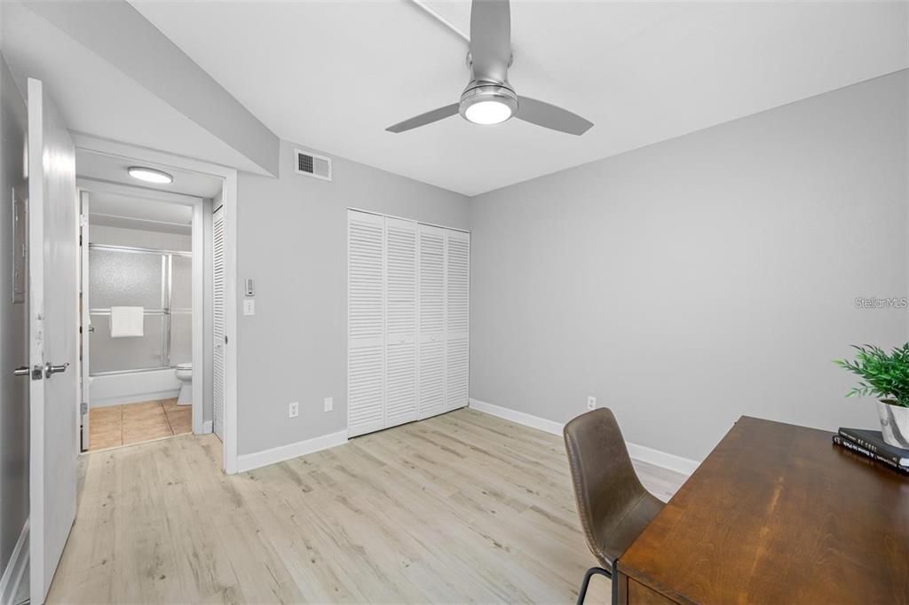 For Sale: $160,000 (2 beds, 2 baths, 840 Square Feet)