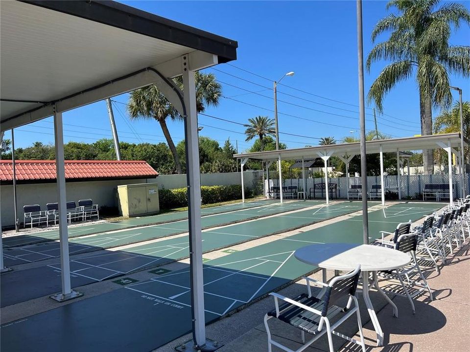 For Sale: $160,000 (2 beds, 2 baths, 840 Square Feet)