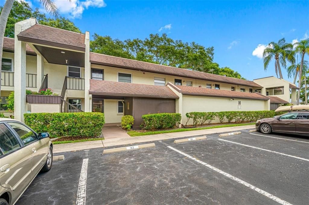 For Sale: $160,000 (2 beds, 2 baths, 840 Square Feet)