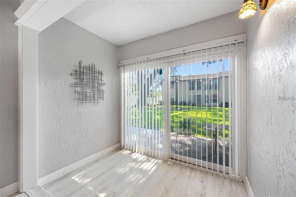 For Sale: $160,000 (2 beds, 2 baths, 840 Square Feet)