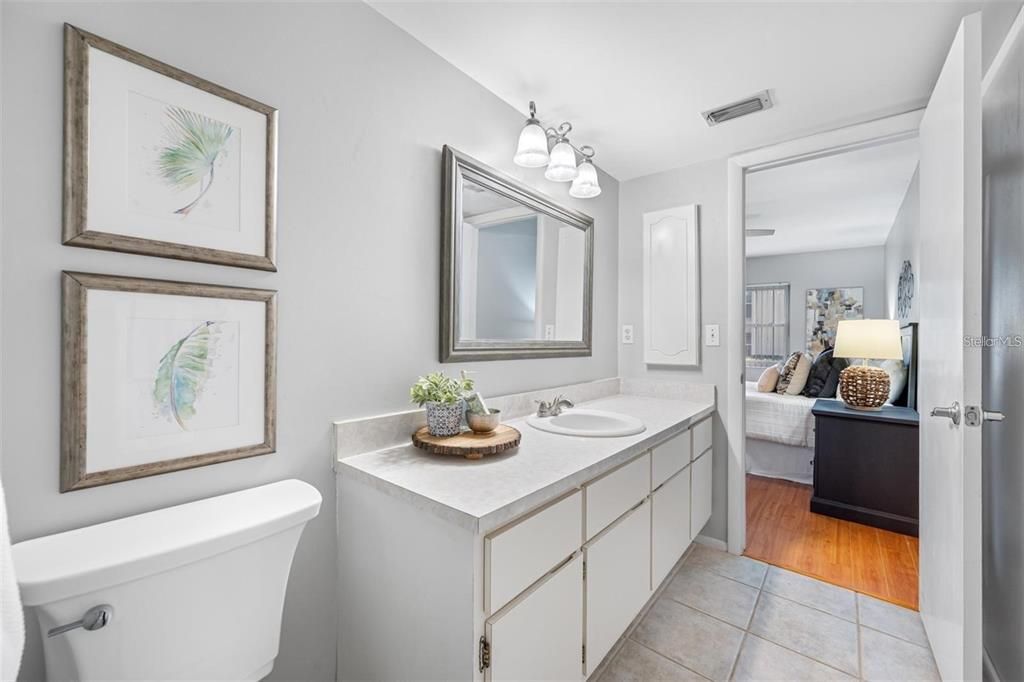 For Sale: $160,000 (2 beds, 2 baths, 840 Square Feet)