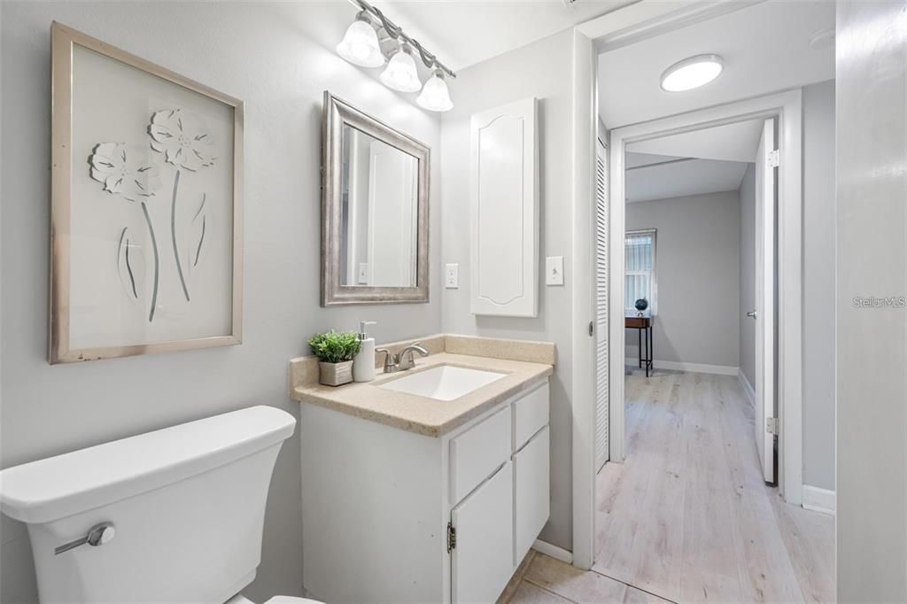For Sale: $160,000 (2 beds, 2 baths, 840 Square Feet)