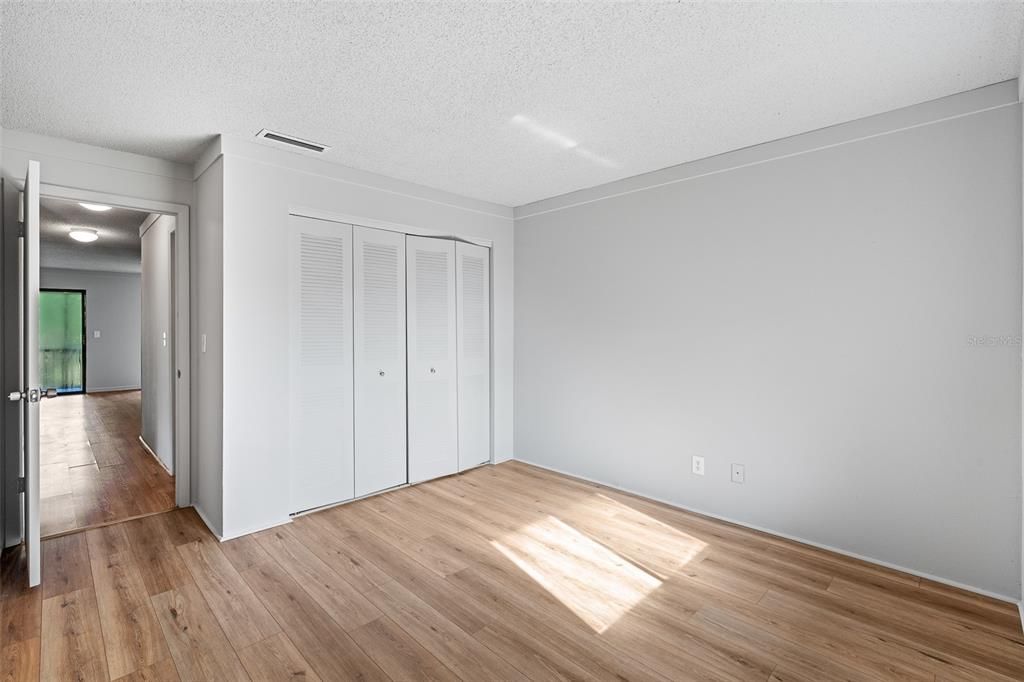 For Sale: $169,000 (2 beds, 2 baths, 1006 Square Feet)