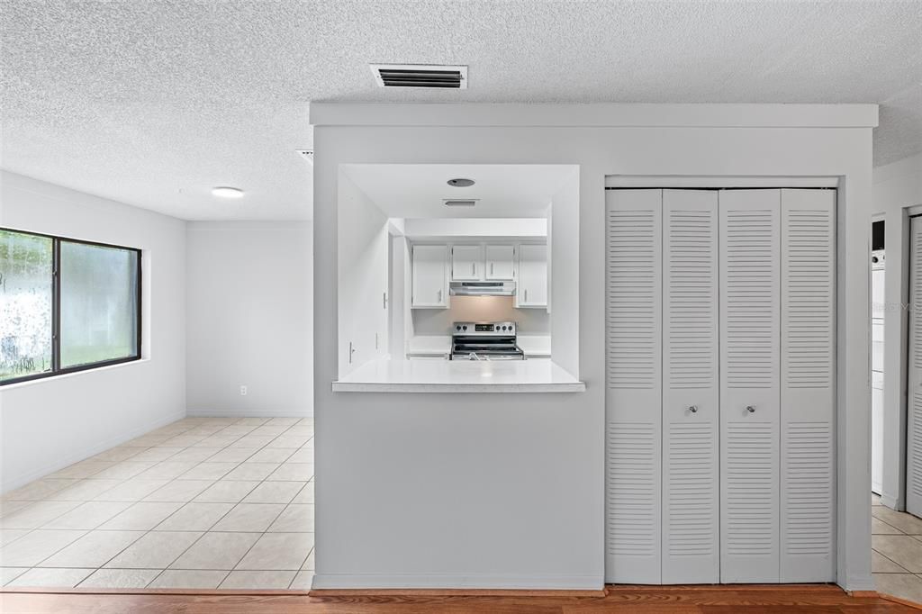 For Sale: $169,000 (2 beds, 2 baths, 1006 Square Feet)