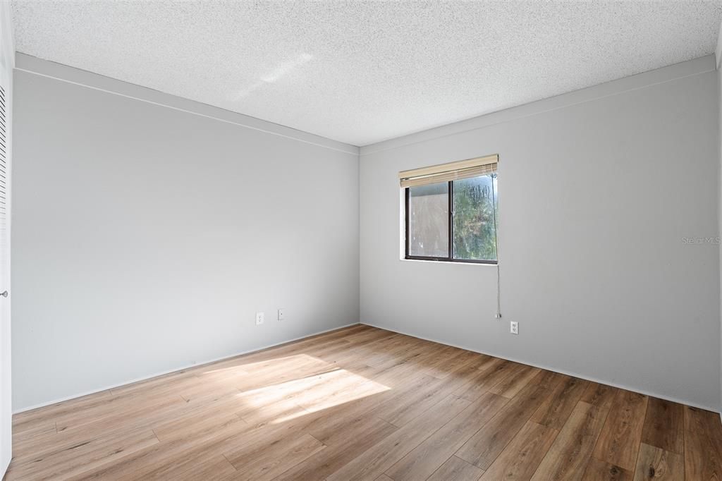 For Sale: $169,000 (2 beds, 2 baths, 1006 Square Feet)