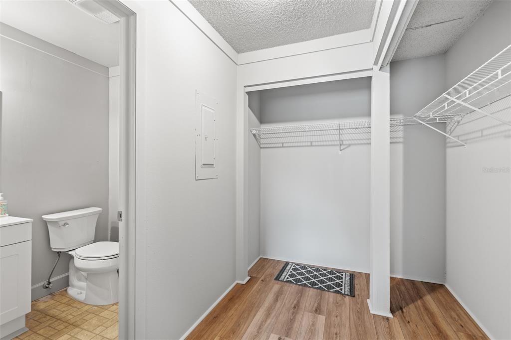 For Sale: $169,000 (2 beds, 2 baths, 1006 Square Feet)