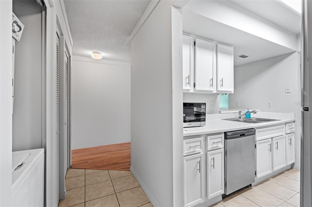 For Sale: $169,000 (2 beds, 2 baths, 1006 Square Feet)