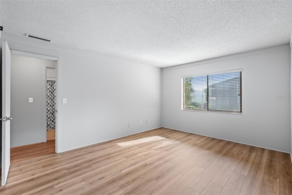 For Sale: $169,000 (2 beds, 2 baths, 1006 Square Feet)