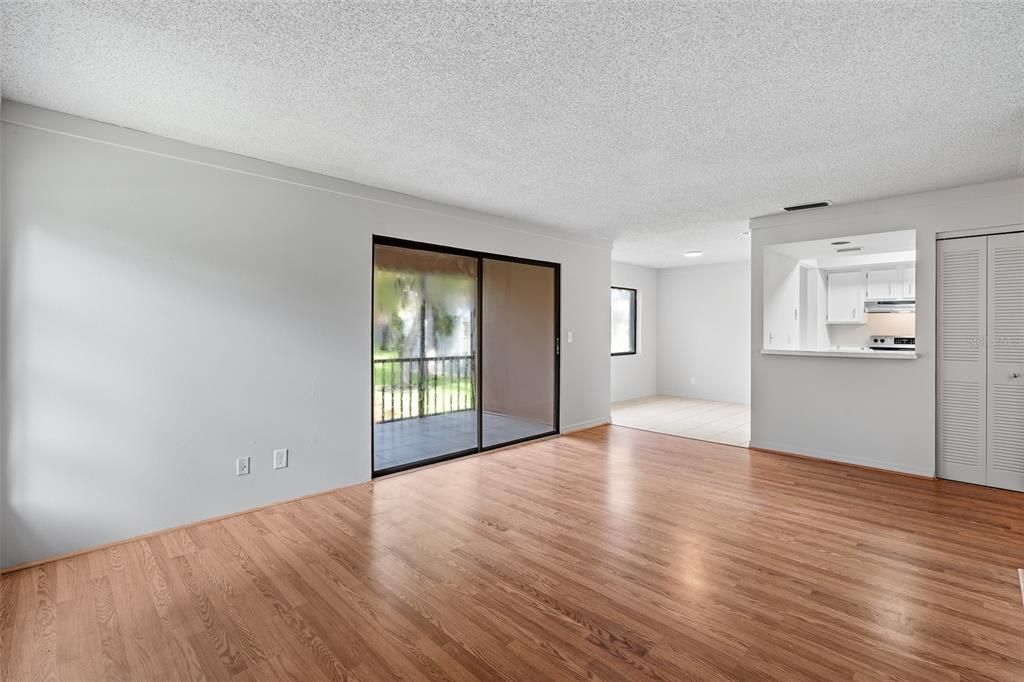 For Sale: $169,000 (2 beds, 2 baths, 1006 Square Feet)