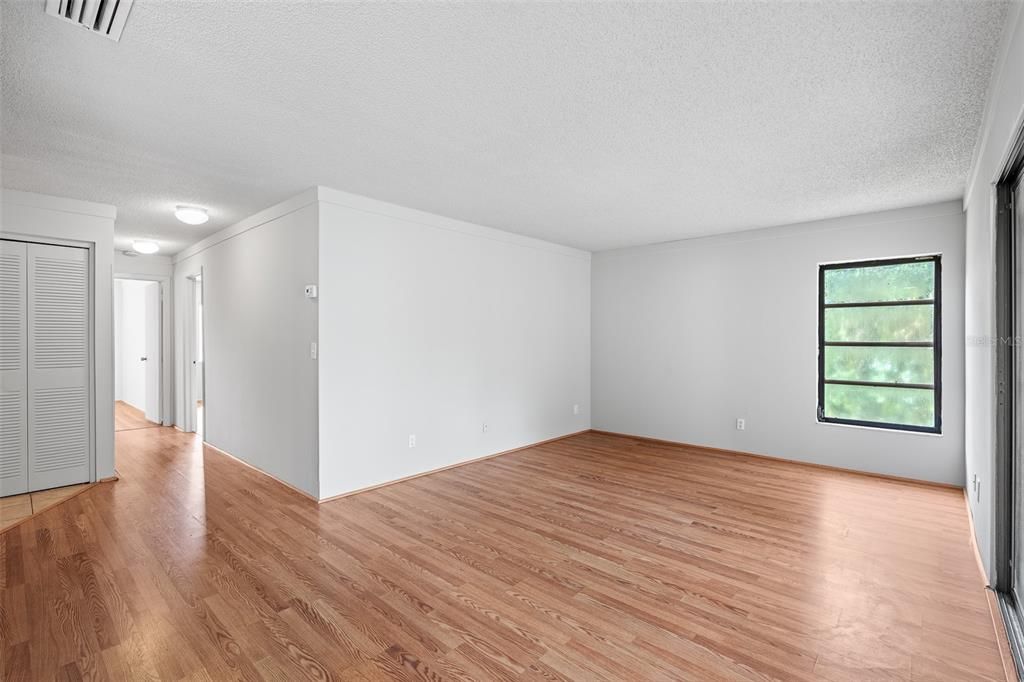 For Sale: $169,000 (2 beds, 2 baths, 1006 Square Feet)