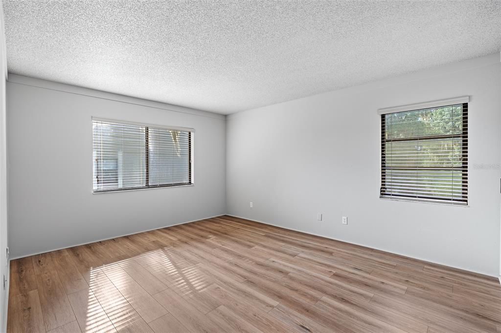 For Sale: $169,000 (2 beds, 2 baths, 1006 Square Feet)