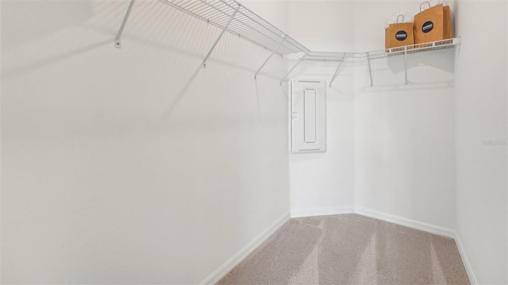Activo con contrato: $300,000 (3 camas, 2 baños, 1564 Pies cuadrados)