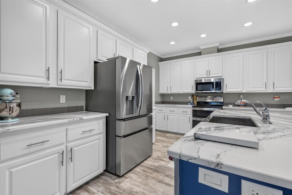 For Sale: $392,000 (3 beds, 2 baths, 1920 Square Feet)