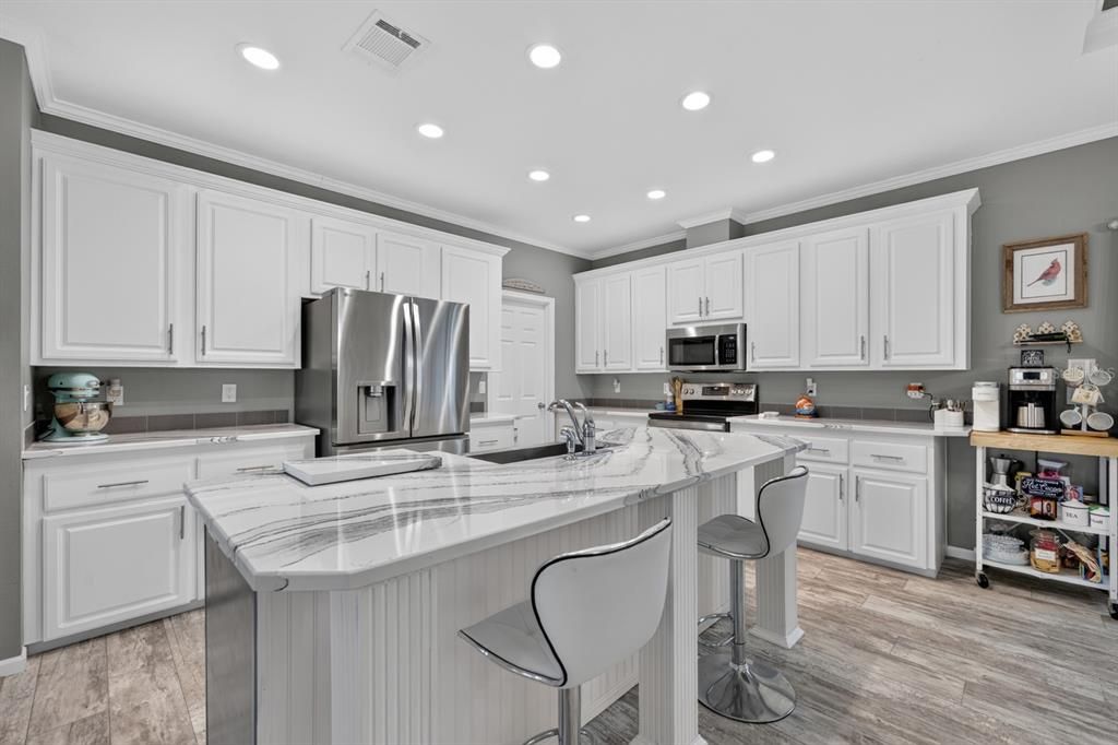 For Sale: $392,000 (3 beds, 2 baths, 1920 Square Feet)