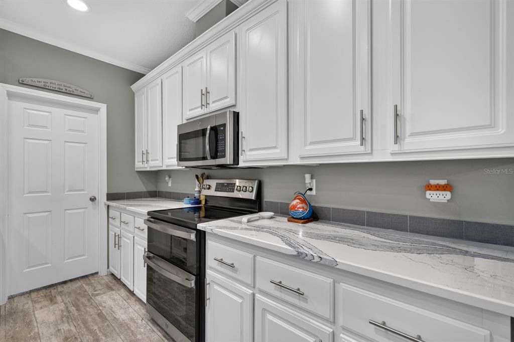 For Sale: $392,000 (3 beds, 2 baths, 1920 Square Feet)