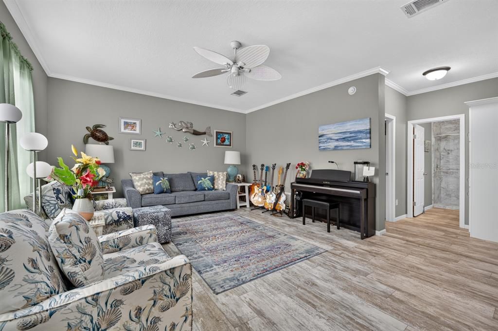 For Sale: $392,000 (3 beds, 2 baths, 1920 Square Feet)