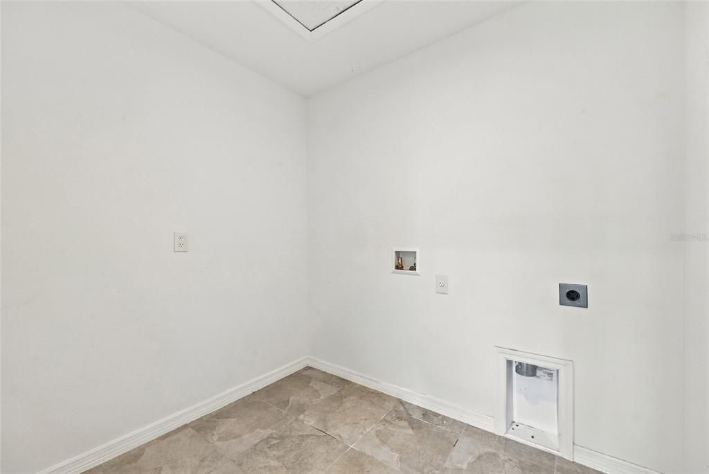 En Venta: $535,000 (3 camas, 2 baños, 2373 Pies cuadrados)