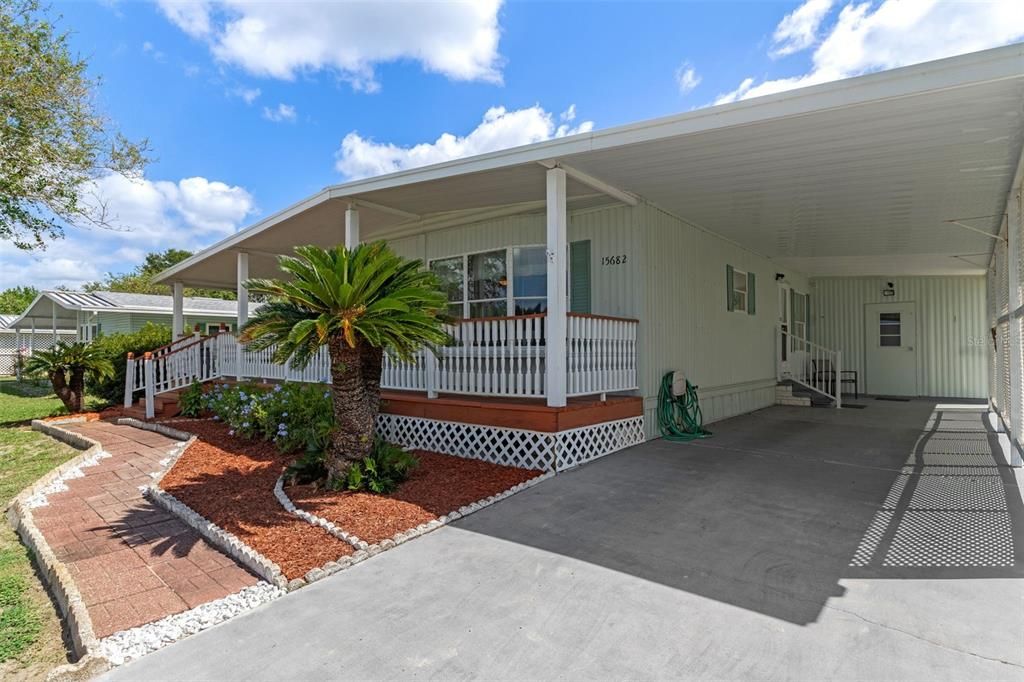 Active With Contract: $154,000 (2 beds, 2 baths, 1104 Square Feet)