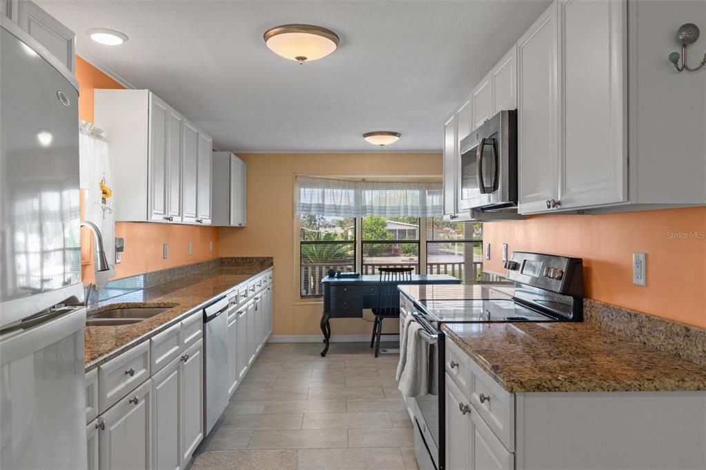 Active With Contract: $154,000 (2 beds, 2 baths, 1104 Square Feet)