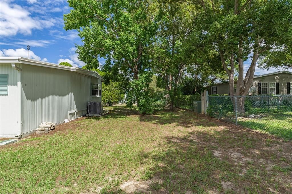Active With Contract: $154,000 (2 beds, 2 baths, 1104 Square Feet)