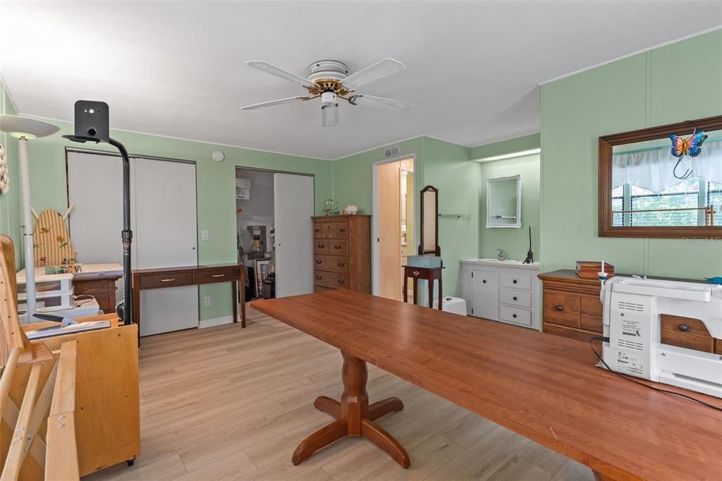 Active With Contract: $154,000 (2 beds, 2 baths, 1104 Square Feet)